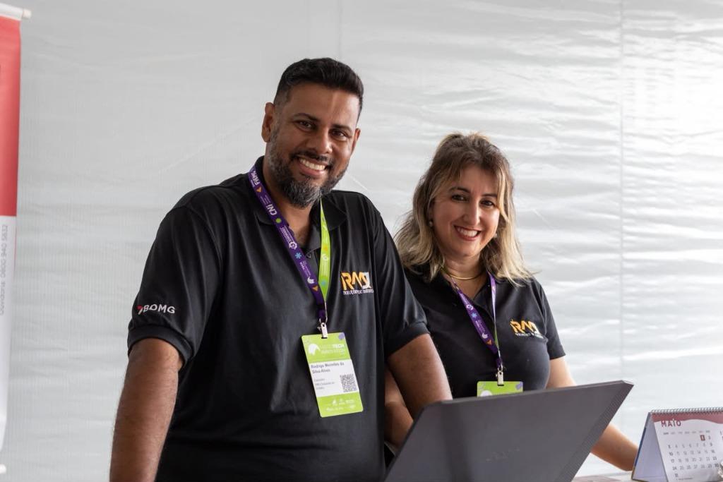 Rodrigo e Jô em evento estratégico da RMJ Soluções de Crédito